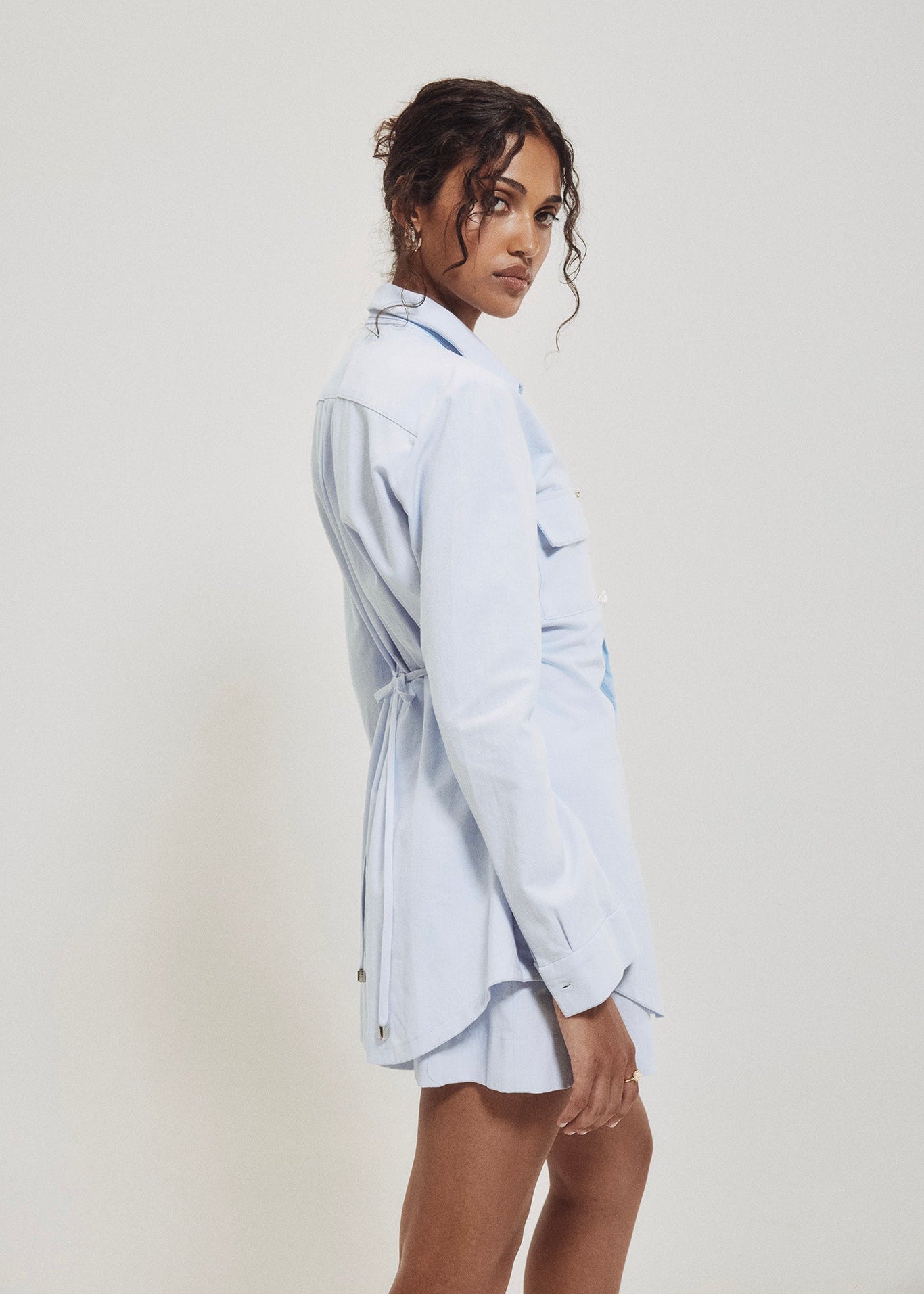 blue blouse from the side